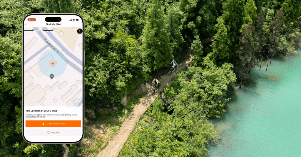 Engwe Engine Pro 3.0 Boost App mit GPS-Ortung und Find-My-Bike Funktion neben Outdoor-Szene