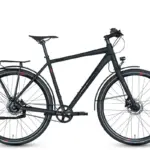 Ein schwarzes Grecos Urban Belt Diamant Fahrrad mit Riemenantrieb, Gepäckträger und Schutzblechen, isoliert vor einem weißen Hintergrund.