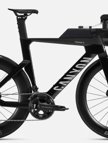 Canyon Speedmax CF 8 Di2 Race Triathlonrad in Schwarz mit aerodynamischem Carbonrahmen, tiefem Lenker und integriertem Trinksystem.