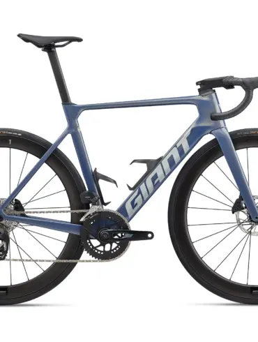Seitenansicht eines Giant Propel Advanced Pro 1 Aero-Rennrads in der Farbe Midnight Moon.