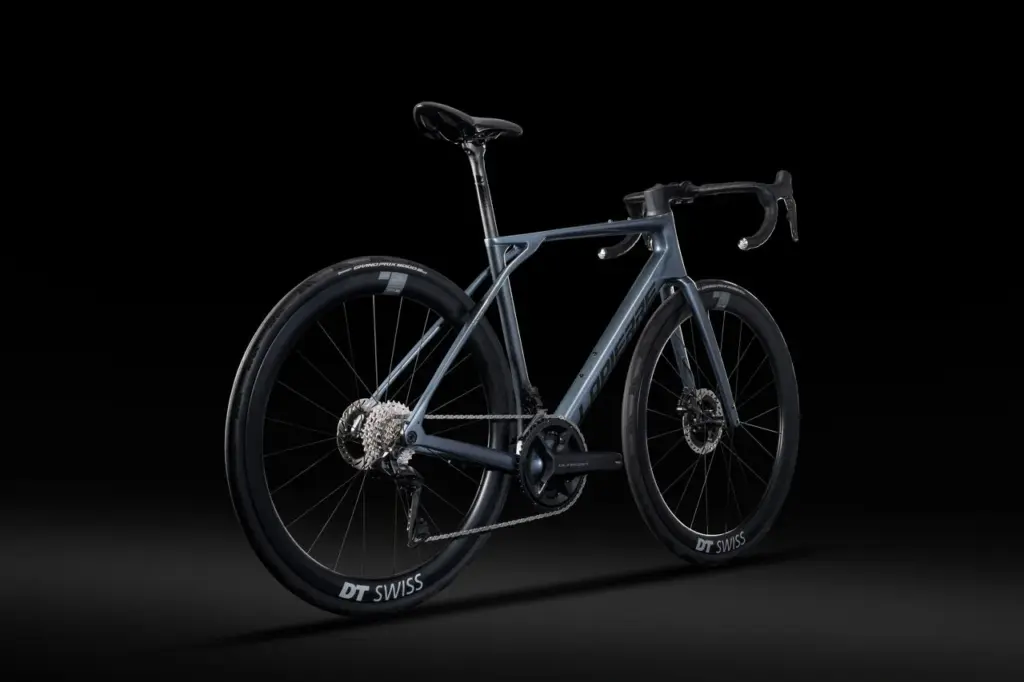 Seitenansicht des Lapierre Pulsium 8.0 Endurance Rennrads in Cumulonimbus Grey.