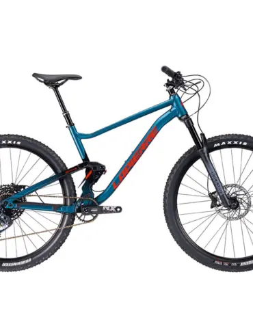 Seitenansicht eines Lapierre Zesty TR 4.9 Mountainbikes in Türkis mit roten Akzenten auf weißem Hintergrund.