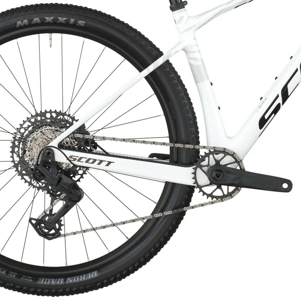 Detailansicht des Antriebsstrangs eines Scott Scale 910 Mountainbikes mit SRAM Eagle 70 Transmission, Kassette und Schaltwerk.