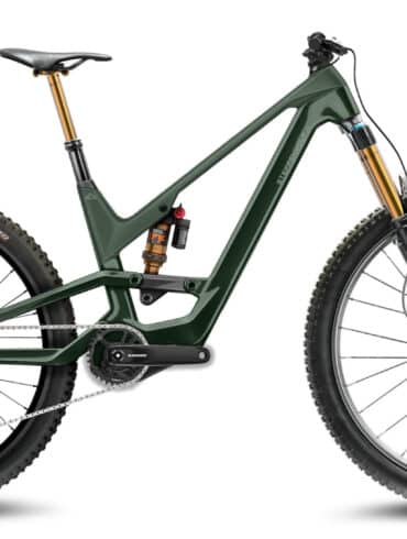 Steppenwolf Tundra Premium E-Mountainbike Seitenansicht mit Vollfederung und DJI Avinox Antrieb