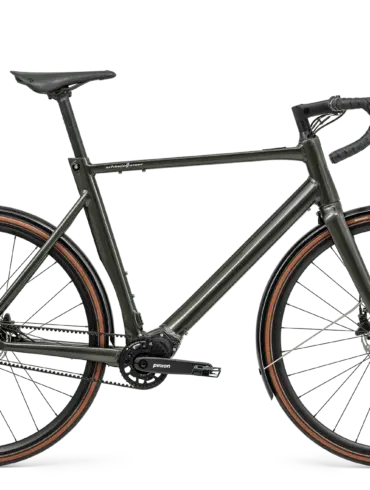 Seitenansicht des Schindelhauer Arthur IX Ultimate E-Bikes in Jade Green mit Pinion Smart.Shift-Getriebe und Gates-Riemenantrieb