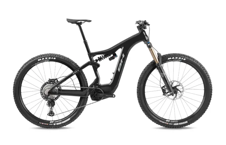 BH ATOMX LYNX 9.9 E-Enduro-Bike in Seitenansicht mit Carbonrahmen, FOX-Federgabel und DT Swiss Laufrädern