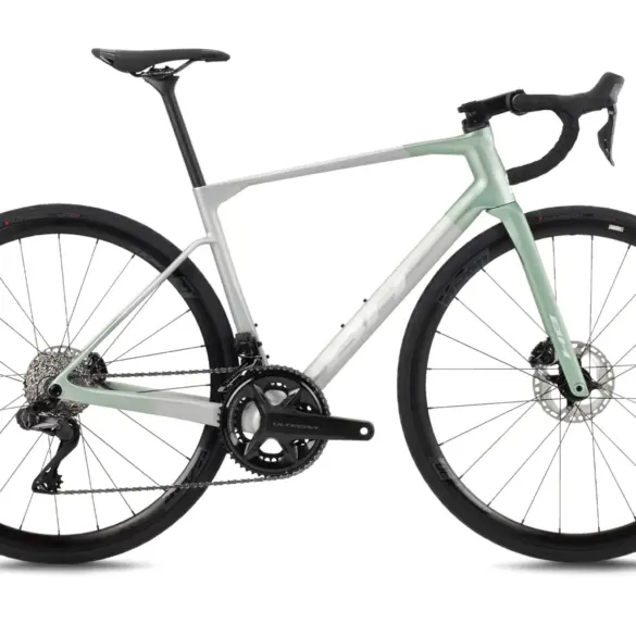 BH SL1 4.5 Rennrad mit Carbon-Rahmen und Scheibenbremsen in Seitenansicht