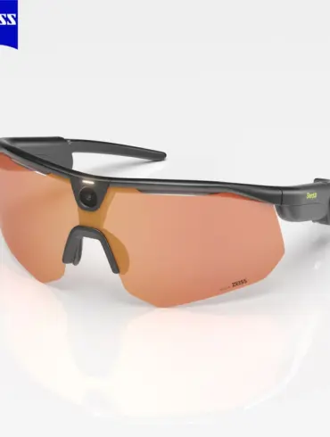BleeqUp Ranger AI Sports Camera Glasses mit orangefarbenen ZEISS Linsen und integrierter Kamera
