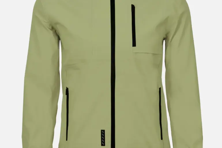 Canyon Fahrrad Regenjacke mit Kapuze in hellem Grün, frontal fotografiert