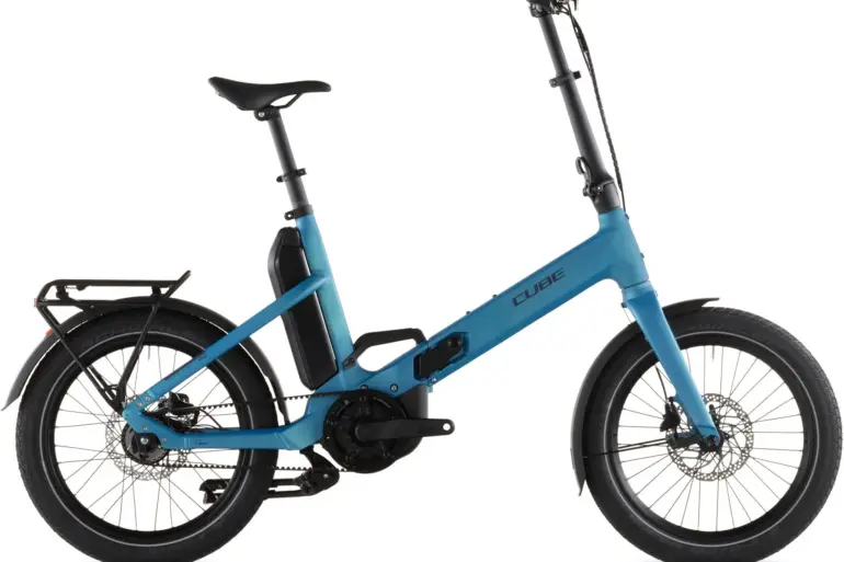 Cube Fold Hybrid Comfort 545 in seagrey´n´reflex, seitliche Ansicht, zusammengeklapptes E-Bike mit 20-Zoll-Rädern und Gepäckträger