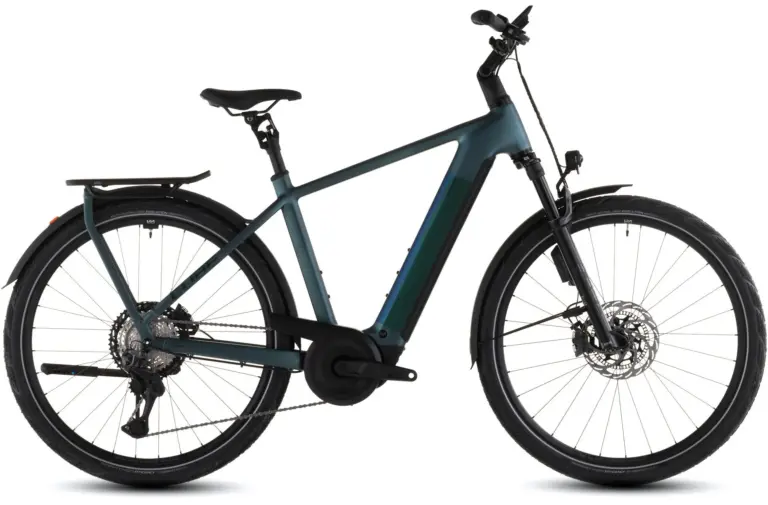 Cube Kathmandu Hybrid SLT 800 E-Bike in Duskwood'n'Goblin, Seitenansicht mit Gepäckträger und Schutzblechen
