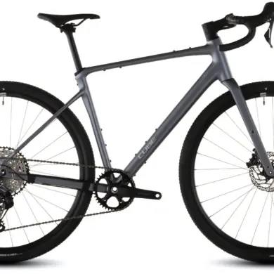 Cube Nuroad SLX ashgrey'n'grey Gravelbike in Seitenansicht auf weißem Hintergrund