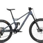 RADON JAB MX 10.0 Mountainbike in Seitenansicht mit Fox-Fahrwerk und Schwalbe-Reifen