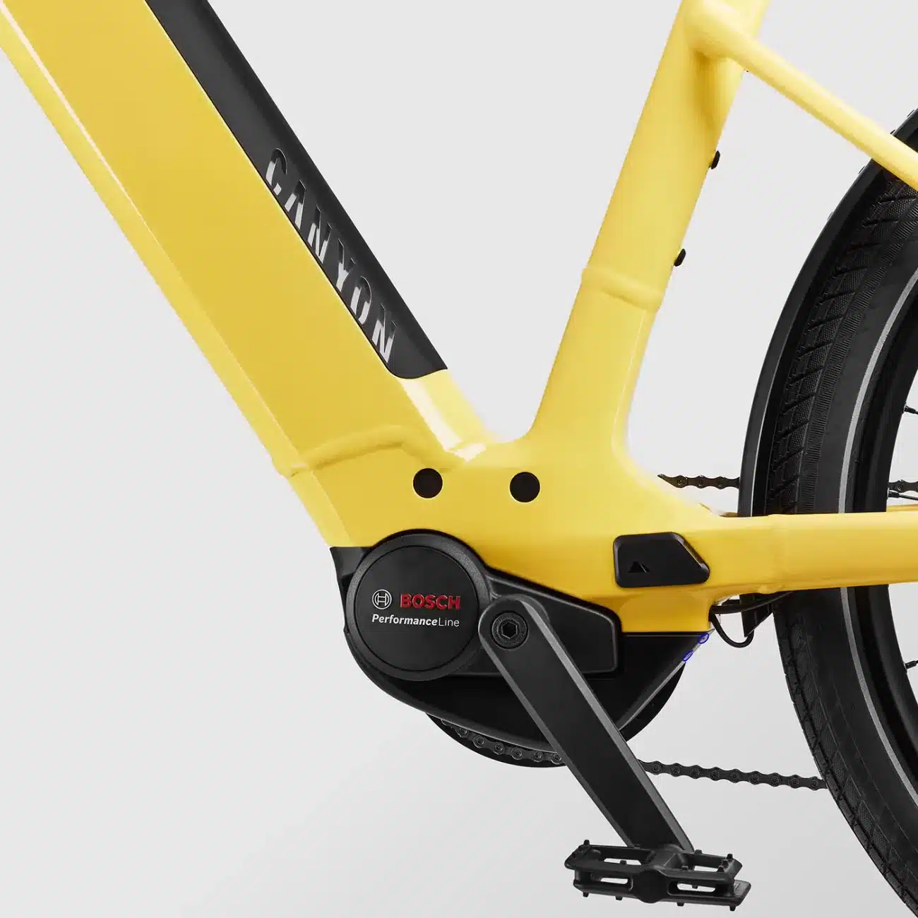 Nahaufnahme des Bosch Performance Line Motors am gelben Canyon Precede:ON Comfort 5 E-Bike