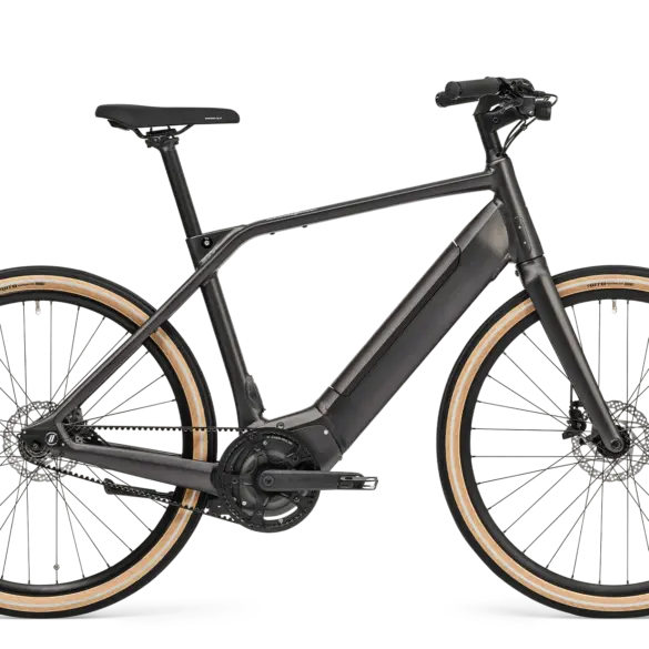 Schindelhauer Heinrich XIV E-Bike in Graphitschwarz mit hellem Reifenprofil, seitliche Ansicht