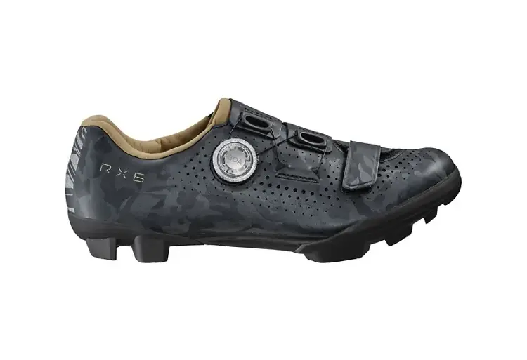Shimano RX6 Women Gravel-Schuh in Stone Gray von der Seite mit BOA-Drehverschluss