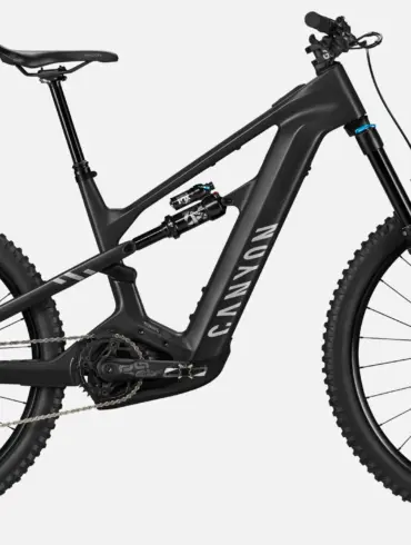 Canyon Strive:ON CFR Underdog E-Mountainbike in Seitenansicht mit Carbon-Rahmen und gemischter Laufradgröße