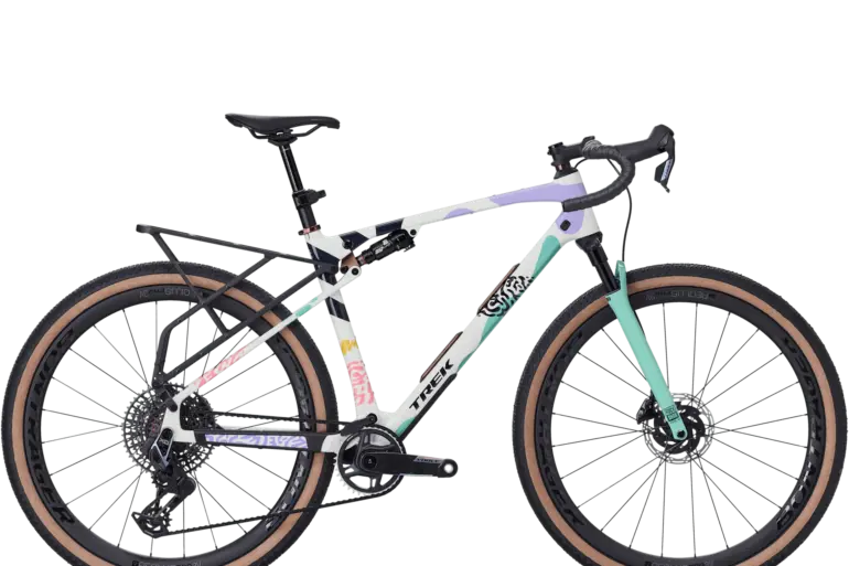 Trek CheckOUT SL 7 AXS Gravelbike mit RockShox Federgabel, OCLV-Carbonrahmen und Gepäckträger, Seitenansicht