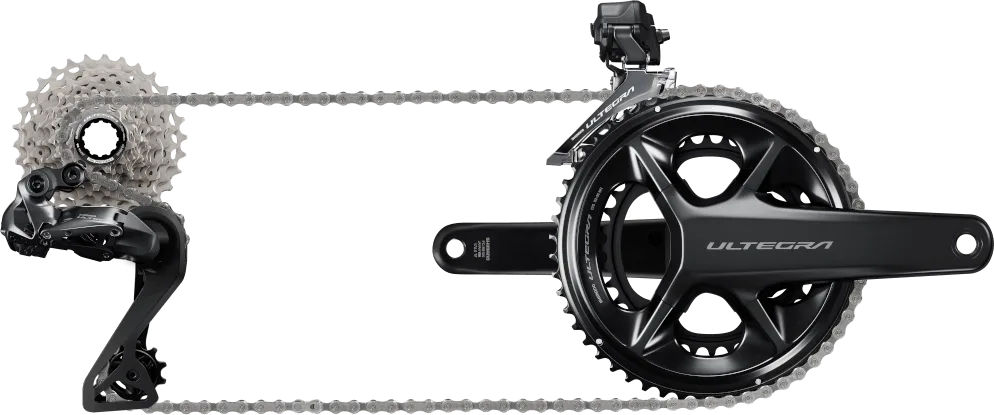 Nahaufnahme einer Shimano Ultegra Di2 Kurbelgarnitur, Kassette, Kette und Schaltwerk.