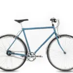 Blaues Böttcher Leeds Diamant Fahrrad von der Seite mit Fokus auf den Rahmen und den Riemenantrieb.