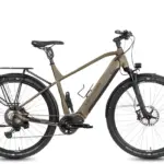 Das Böttcher Shark INT EP6 E-Bike in Sand matt, Frontansicht, auf weißem Hintergrund.