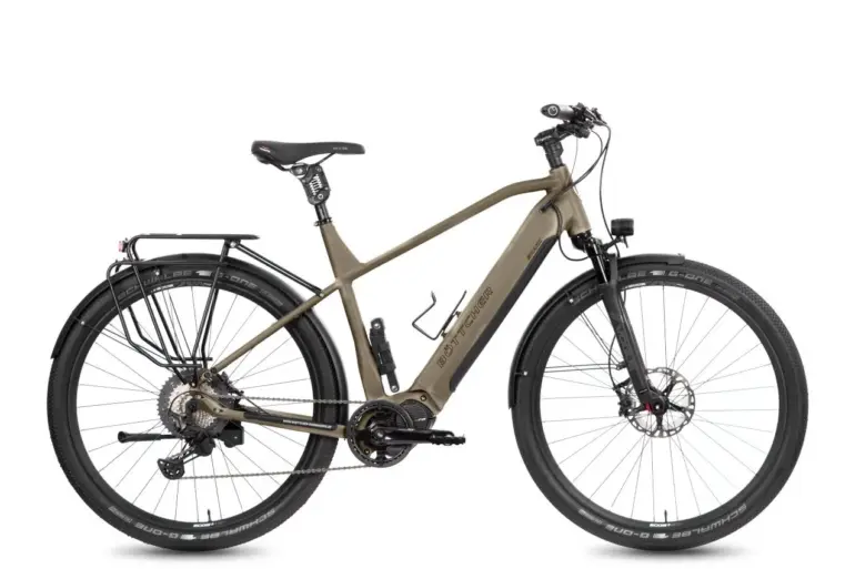 Das Böttcher Shark INT EP6 E-Bike in Sand matt, Frontansicht, auf weißem Hintergrund.