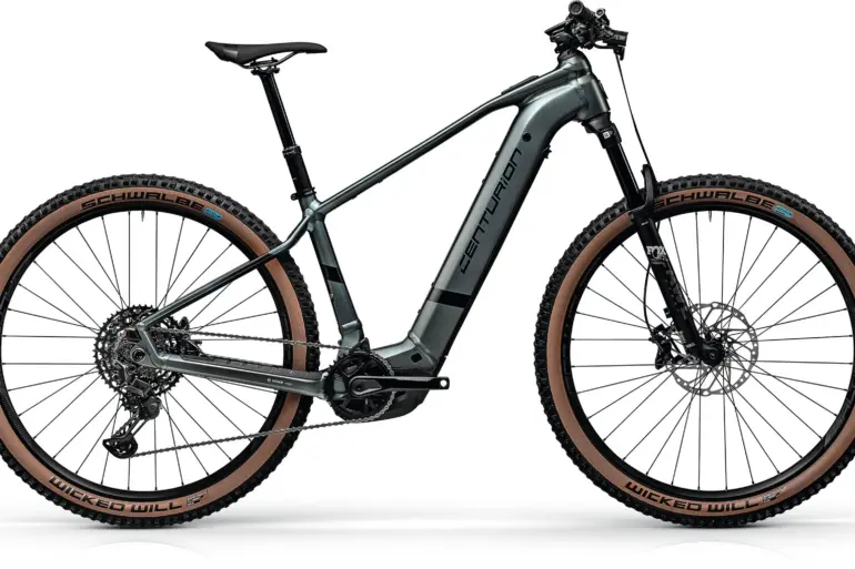 Centurion Backfire R2000 E-Bike mit 29-Zoll-Rädern, Bosch-Motor und Schwalbe Wicked Will Reifen