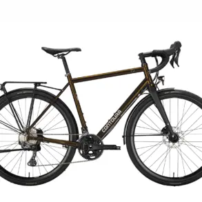Ein Contoura Fe-13 Fahrrad in Metallic-Braun mit schwarzen Schutzblechen, Gepäckträger und Shimano GRX Komponenten.