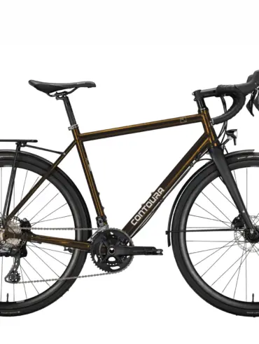 Ein Contoura Fe-13 Fahrrad in Metallic-Braun mit schwarzen Schutzblechen, Gepäckträger und Shimano GRX Komponenten.