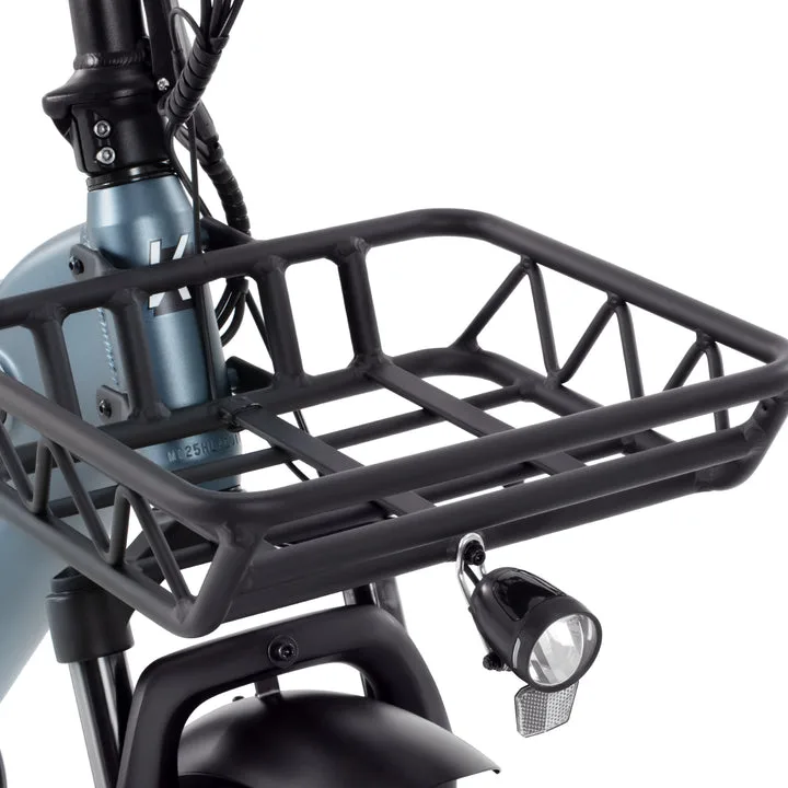 Detailaufnahme des vorderen Gepäckträgers und LED-Scheinwerfers am Kemoway E-Lastenrad P7
