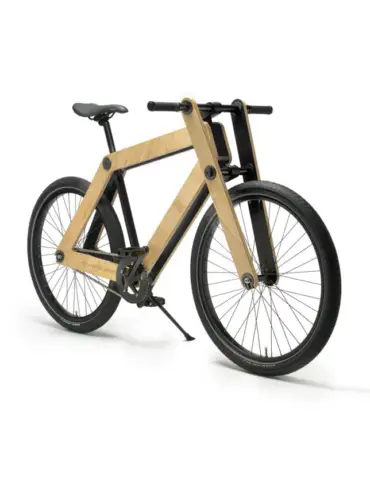 Ein Sandwichbike Wooden Fork Stadtrad mit Holzrahmen, schwarzen Reifen und Felgen, in Frontansicht auf weißem Hintergrund.