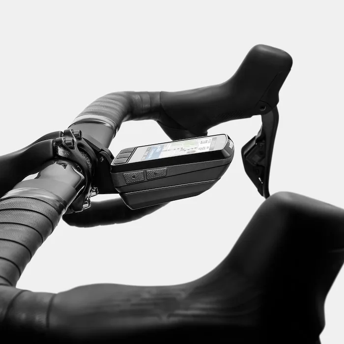 Wahoo ELEMNT BOLT 3 Fahrradcomputer am Lenker eines Rennrads