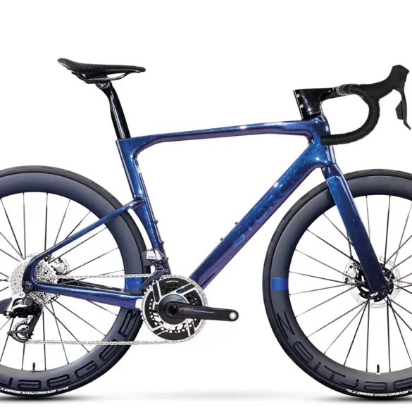 Ein Storck Fascenario.5 30th Edition Rennrad mit tiefblauem Metallic-Finish und Sternenmuster, präsentiert auf weißem Hintergrund.