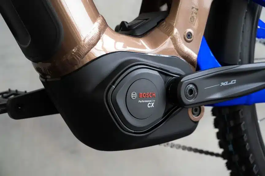 Nahaufnahme des Bosch Performance Line CX Motors am Rahmen eines HAIBIKE ALLTRAIL 6 E-Mountainbikes