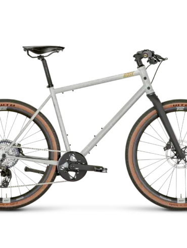 ROSE Hobo Rival eTap AXS XPLR Gravelbike mit Marmor-Look, Flatbar-Lenker und braunen WTB-Reifen