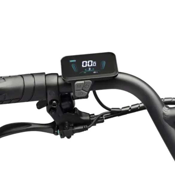 Digitales Display an einem Elektrofahrrad, zeigt Geschwindigkeit, Akkustand und Fahrmodus.