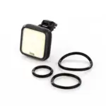 Knog Blinder Grid Fahrradlicht mit COB-LED-Technologie, hier abgebildet mit drei verschiedenen Befestigungsringen auf weißem Hintergrund.