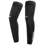 Zwei schwarze, winddichte Beinlinge von ROCKBROS mit reflektierenden Elementen für Radfahrer