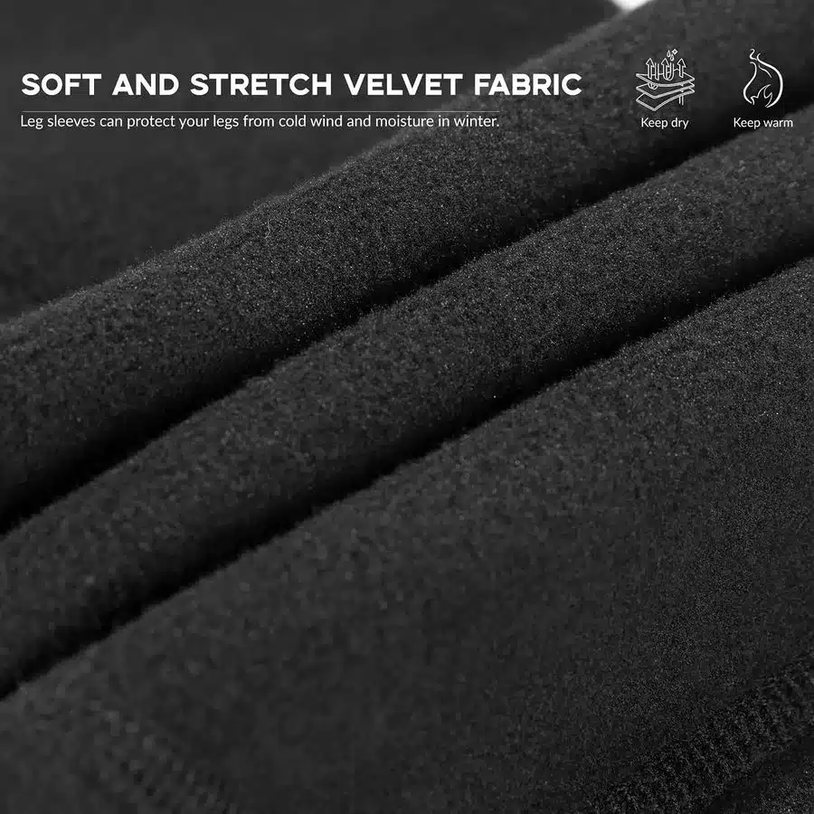 Nahaufnahme von schwarzem, weichem und elastischem Fleece-Stoff, wie er bei den ROCKBROS Beinwärmern verwendet wird