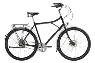 Schwarz lackiertes Patria Dublin Fahrrad in "Zeitlose Eleganz" Ausführung, stehend auf weißem Hintergrund, von der Seite betrachtet.