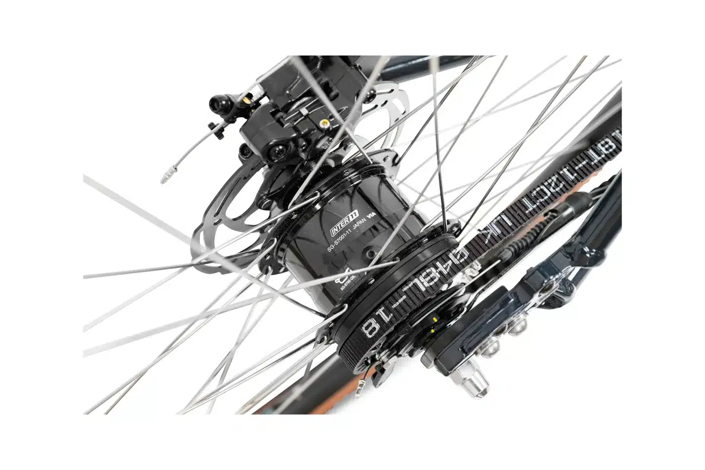 Detailansicht der Fahrradkomponenten: Shimano Alfine Nabenschaltung, Gates Carbon Drive Riemenantrieb und Scheibenbremse.