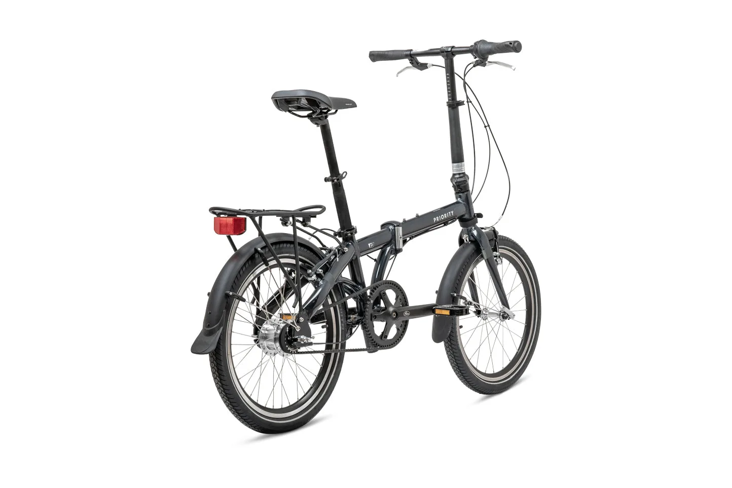 Schwarzes Priority Folder Faltrad von hinten mit Gepäckträger und Schutzblechen.