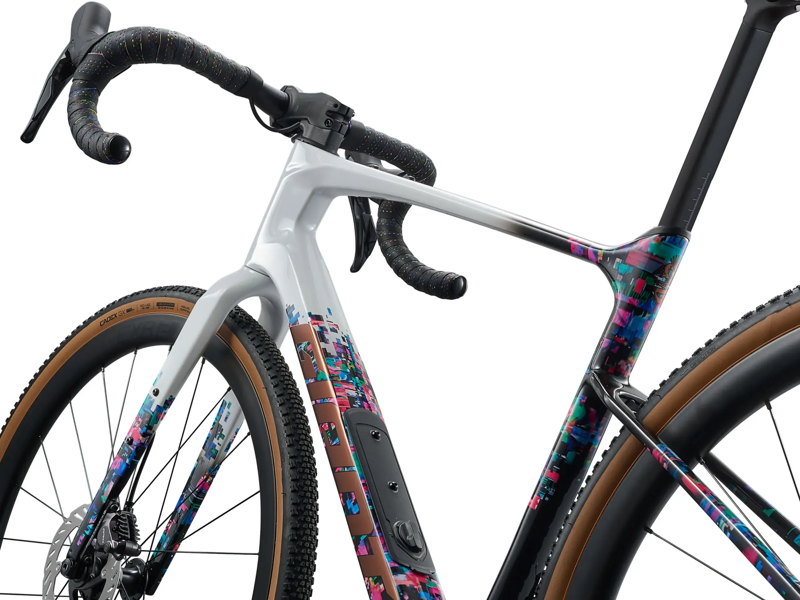 Detailaufnahme des Giant Revolt Advanced 0 SE 2026 Gravelbikes mit auffälliger SE-Lackierung, Fokus auf Rahmen, Gabel und Lenker