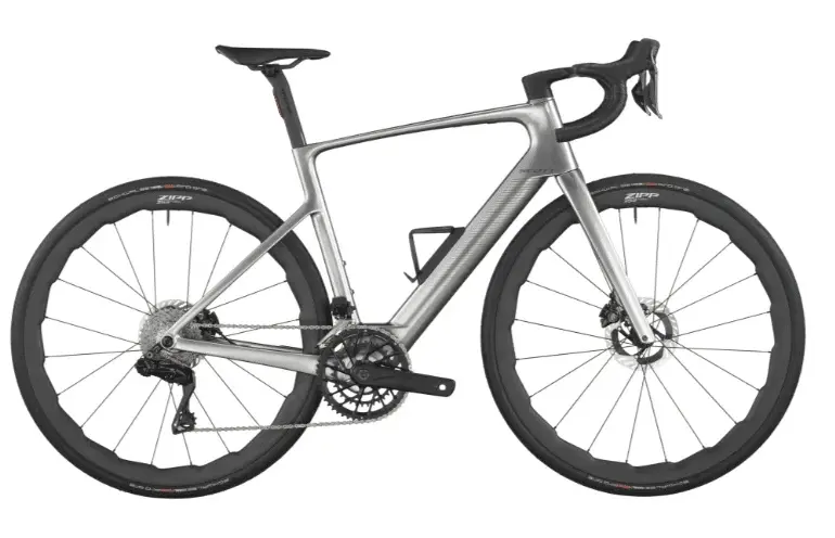 SCOTT Fastlane Premium E-Road-Bike in silberner Ausführung mit Carbonrahmen, Scheibenbremsen und Zipp-Laufrädern