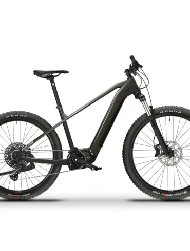 SENTO Roko E-MTB Hardtail in dunklem Grau, von der Seite in Studioaufnahme gezeigt.
