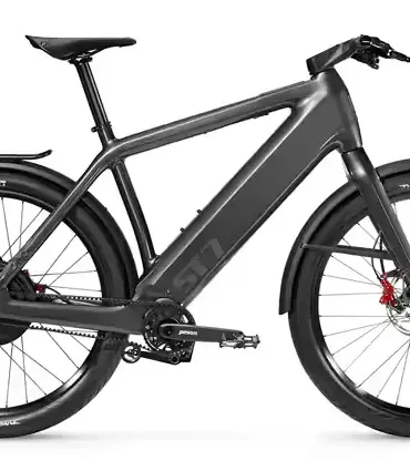Stromer ST7 E-Bike in der Farbe Dark Platinum, Seitenansicht auf weißem Hintergrund