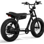 Schwarz lackiertes SUPER73-Z Miami E-Bike mit breiten Reifen, auffälligem Lenker und charakteristischem Rahmen.