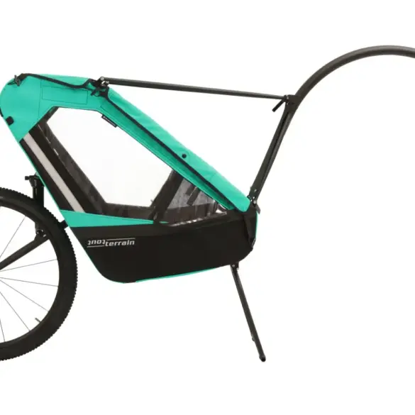 Seitliche Ansicht des Tout Terrain Singletrailer II Sport Kinderanhängers in Türkis und Schwarz mit einem großen Rad und Anbindestange.