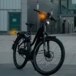 E-Bike mit aktiviertem TURNTEC T4 Blinker-System von Busch + Müller, Blinker leuchten vorne und hinten