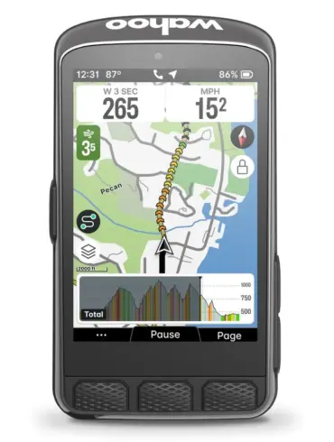 Wahoo ELEMNT ACE GPS Fahrradcomputer mit Navigationsanzeige und Leistungsdaten auf dem Display